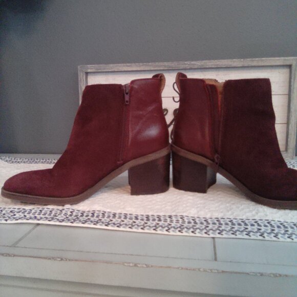 Beautiful Boots - Picture 1 of 5